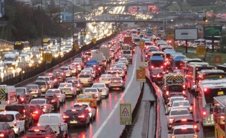 Yoğunluk yüzde 60'lara çıktı... İstanbul'da trafik sorunu kronikleşti!